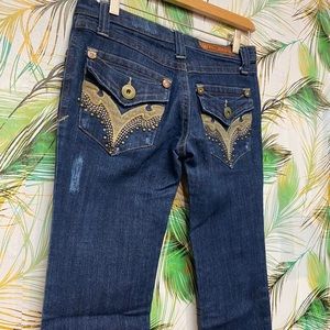 A Jeans w/embellished back pocket